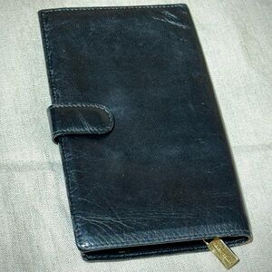 Pre Loved Bottega Veneta  Long Bi-Fold Unisex Wallet in Black Leather